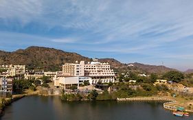 Via Lakhela Lakeview Resort & Spa